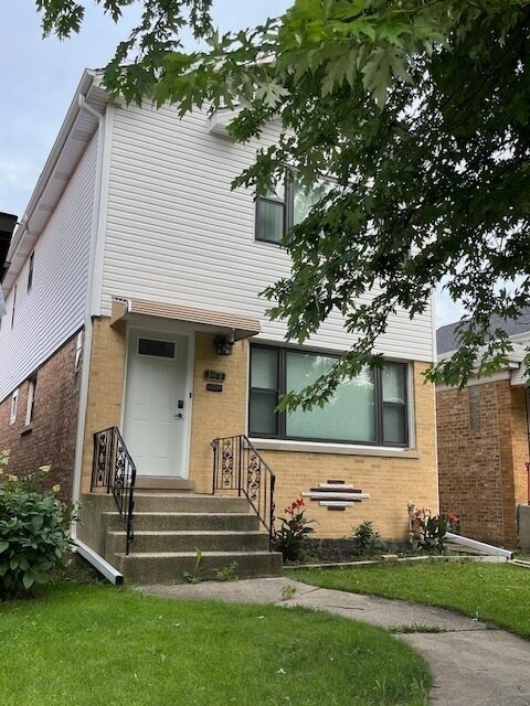 3431 N Kostner Ave in Chicago, IL - Building Photo - Building Photo