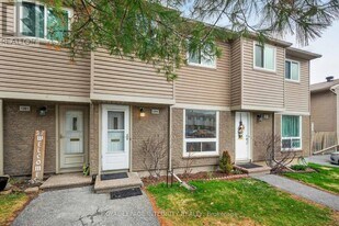 1379 Perez Crescent in Ottawa, ON - Building Photo
