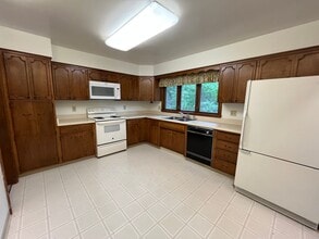 4810 Crosley Ave in Duluth, MN - Building Photo - Building Photo