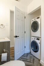 545 Oakview Rd in Decatur, GA - Building Photo - Building Photo