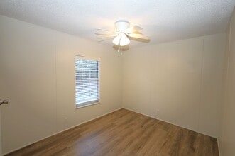 5493 Griffin Dr in Hahira, GA - Building Photo - Building Photo