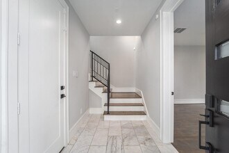 2221 Francis St in Houston, TX - Building Photo - Building Photo