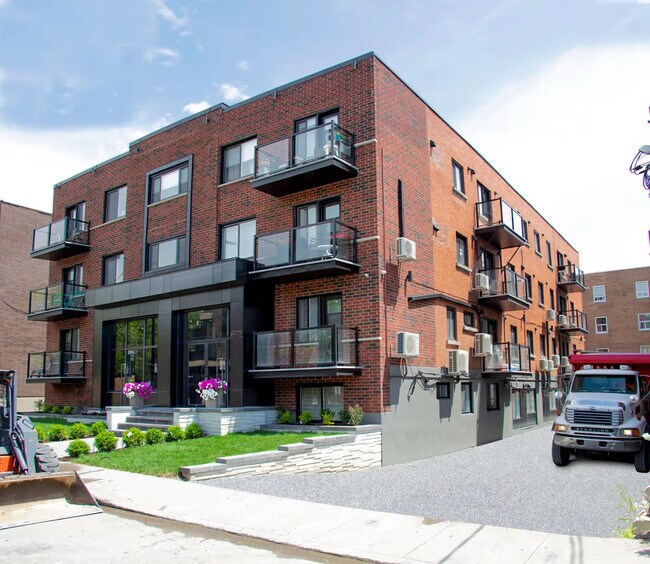 4820 De La Côte-Sainte-Catherine Ch in Montréal, QC - Building Photo - Building Photo