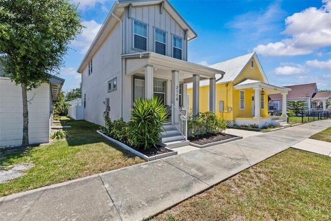 property at 2110 W Palmetto St