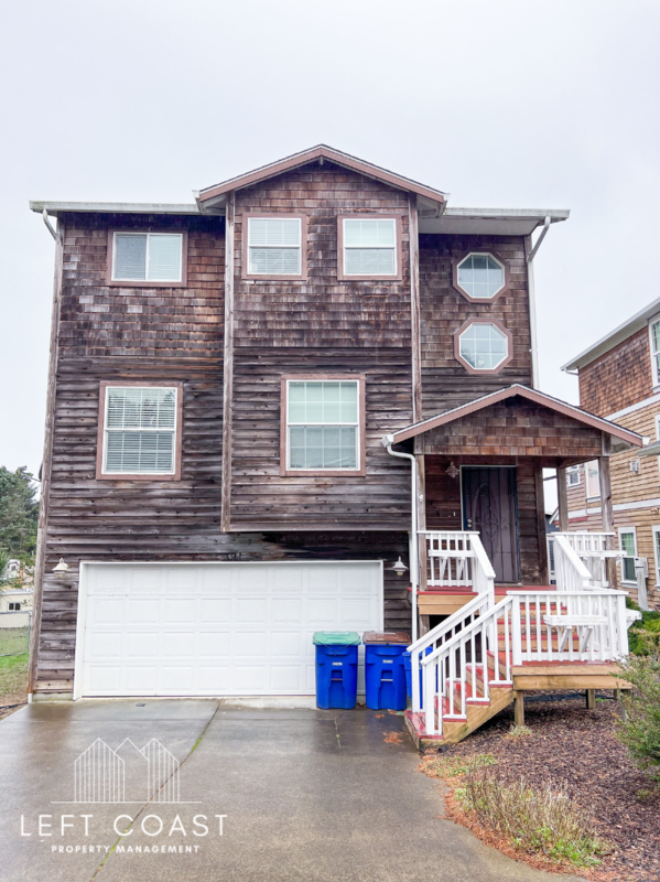 391 SE Jetty Ave in Lincoln City, OR - Building Photo - Building Photo