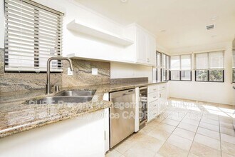 3221 Francois Dr in Huntington Beach, CA - Building Photo - Building Photo