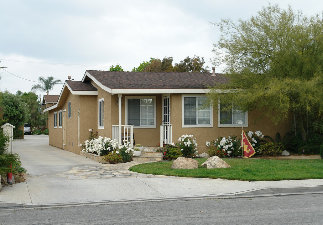 2417 Orange Ave in Costa Mesa, CA - Foto de edificio