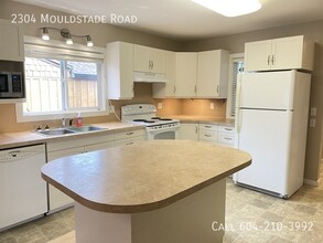 2304 Mouldstade Rd in Abbotsford, BC - Building Photo - Building Photo