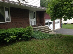 5 Graffin Dr in Latham, NY - Building Photo - Building Photo