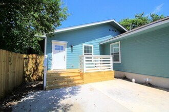 707 S Olive St in San Antonio, TX - Building Photo - Building Photo