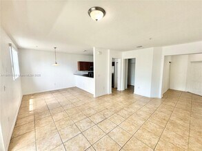 10800 NW 88th Terrace in Doral, FL - Building Photo - Building Photo