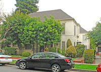 132 S McCarty Dr in Beverly Hills, CA - Building Photo - Building Photo