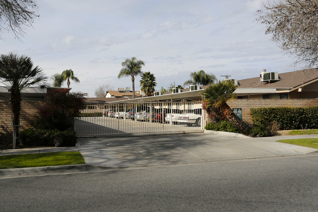 Catalina Gardens 62+ Senior Apartments in Hemet, CA - Foto de edificio