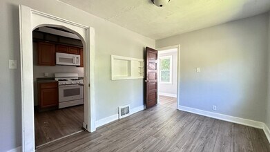 460 Penn Ave in Midland, PA - Building Photo - Building Photo