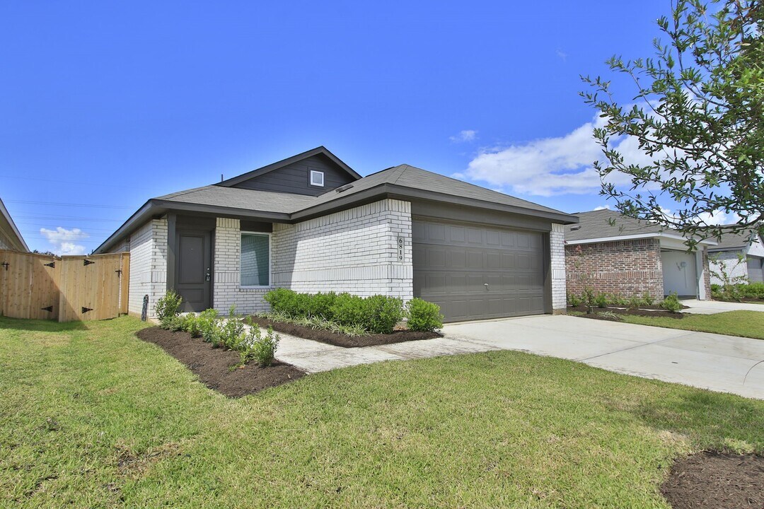 6819 Flowering Ginger Ln in Katy, TX - Building Photo