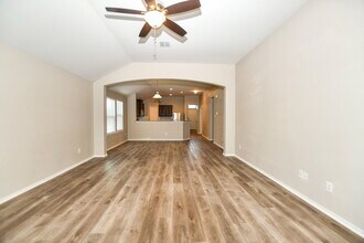 4713 Joshua Dr in Sanger, TX - Foto de edificio - Building Photo