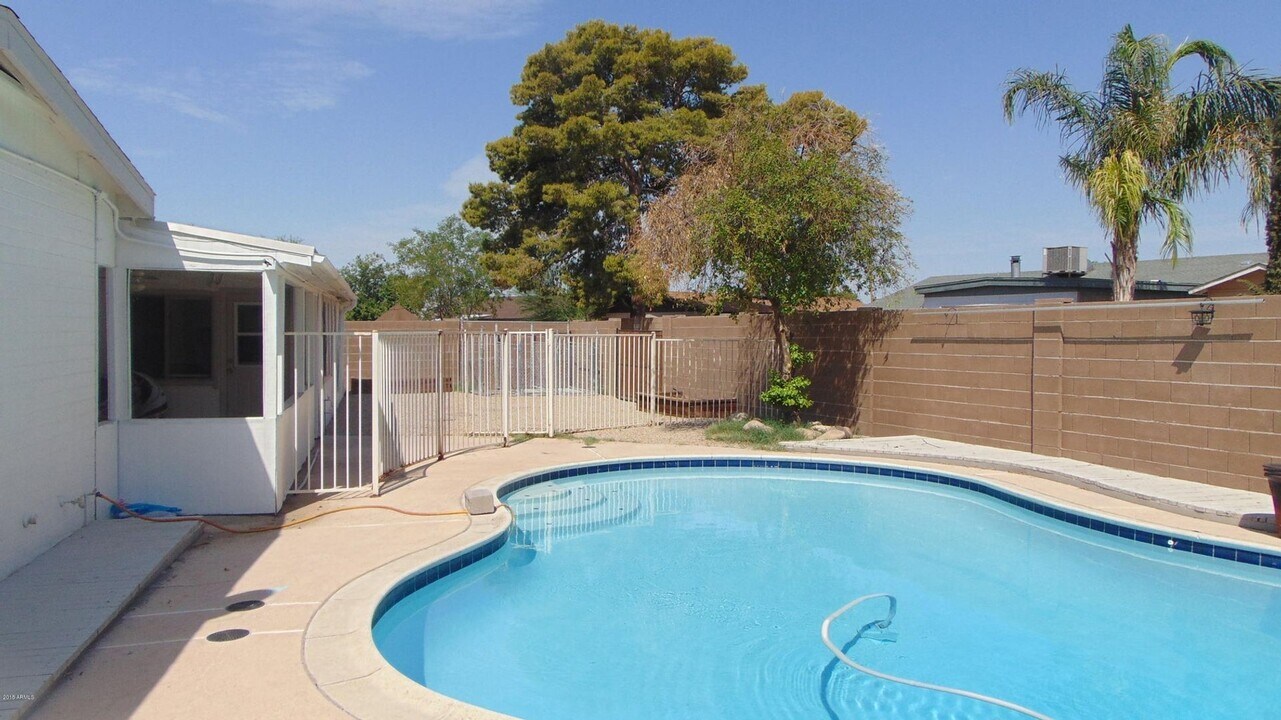 4008 W Davidson Ln in Phoenix, AZ - Foto de edificio