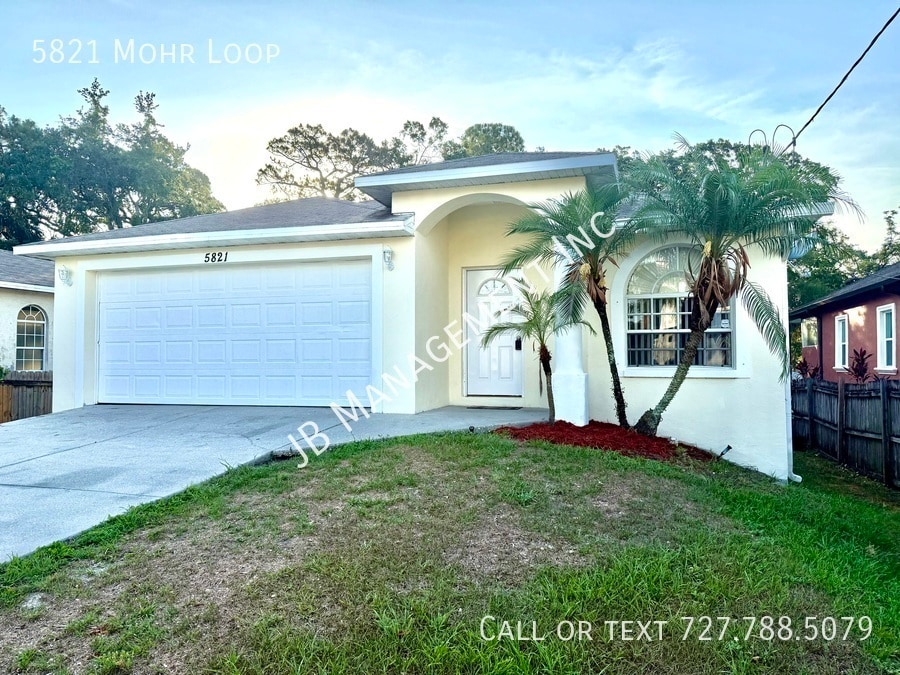 5821 Mohr Loop in Tampa, FL - Building Photo