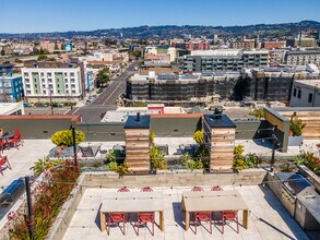 Lantana Uptown in Oakland, CA - Foto de edificio - Building Photo