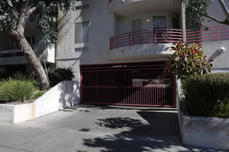 Burnside Apartments in Los Angeles, CA - Building Photo - Building Photo