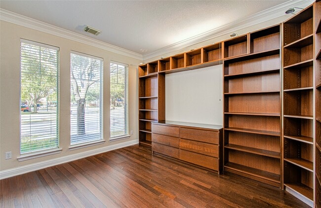 3730 Arundel Gardens Ln