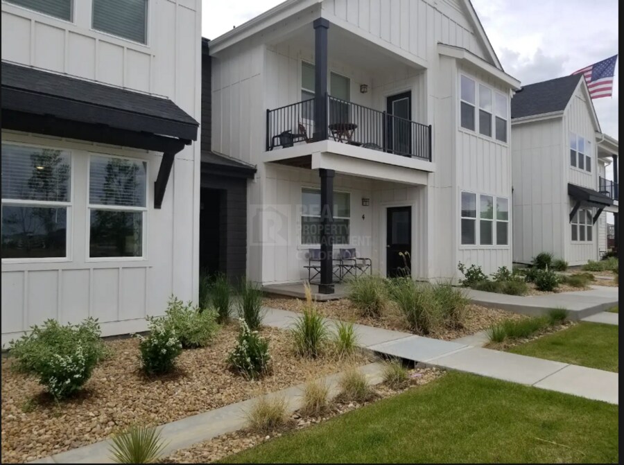 2296 Setting Sun Dr in Windsor, CO - Building Photo