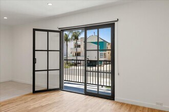 652 Hayworth Ave in Los Angeles, CA - Building Photo - Building Photo