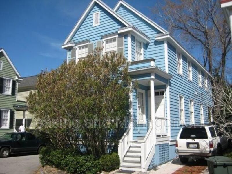 16 Radcliffe Pl in Charleston, SC - Building Photo