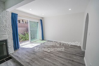 9025 Willis Ave in Los Angeles, CA - Building Photo - Building Photo