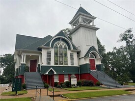 104 Spring St in Gainesville, GA - Building Photo
