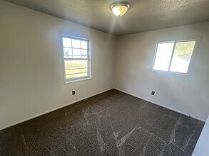 431 SE 150 Rd in Warrensburg, MO - Building Photo - Building Photo