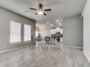 4512 Oasis Ln in Yukon, OK - Building Photo - Building Photo
