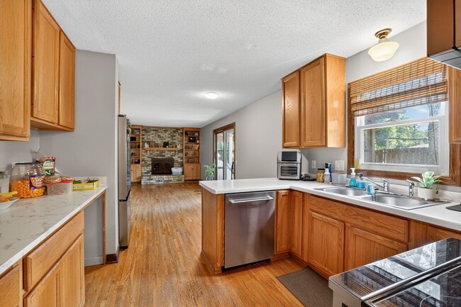 1710 Shadyview Ln N in Plymouth, MN - Building Photo - Building Photo