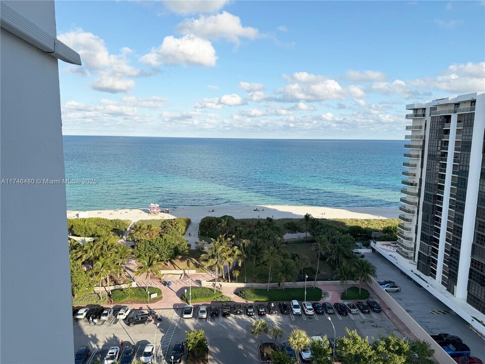 6450 Collins Ave in Miami, FL - Building Photo