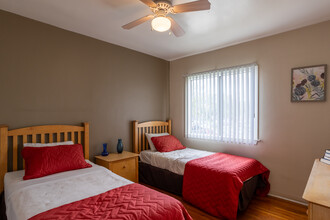 Wyvernwood Garden Apartments in Los Angeles, CA - Foto de edificio - Building Photo
