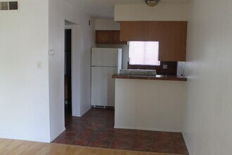 105 E 38th St-Unit -202 in Austin, TX - Building Photo - Building Photo