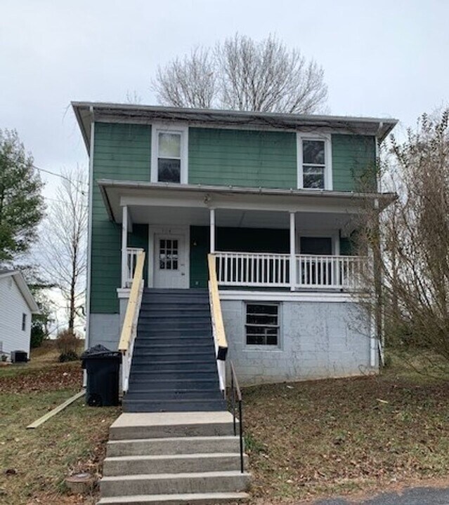 104 Taylor St in Lexington, VA - Building Photo