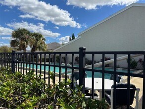 5395 Vineland Rd in Orlando, FL - Building Photo - Building Photo