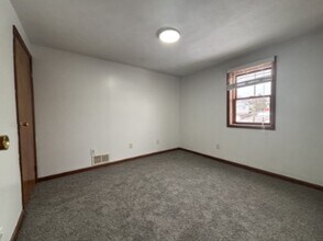 561 Farnsworth Ave in Clairton, PA - Building Photo - Building Photo