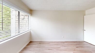 Garden Court Apartments in Santa Rosa, CA - Building Photo - Building Photo