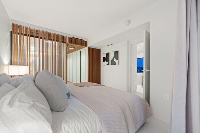 1033 Nelson St. in Vancouver, BC - Building Photo - Building Photo