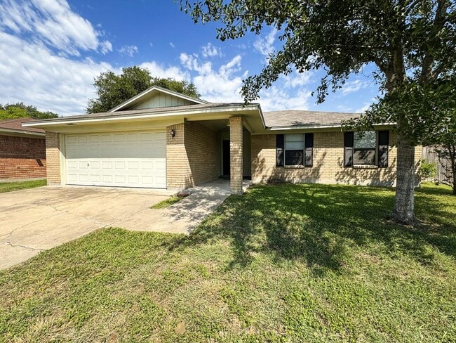702 Monterrey Dr in Victoria, TX - Building Photo - Building Photo