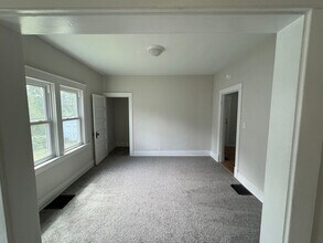 5819 Arnsby Pl in Cincinnati, OH - Foto de edificio - Building Photo