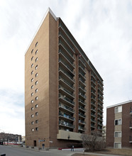 1330 15th St SW in Calgary, AB - Building Photo - Building Photo