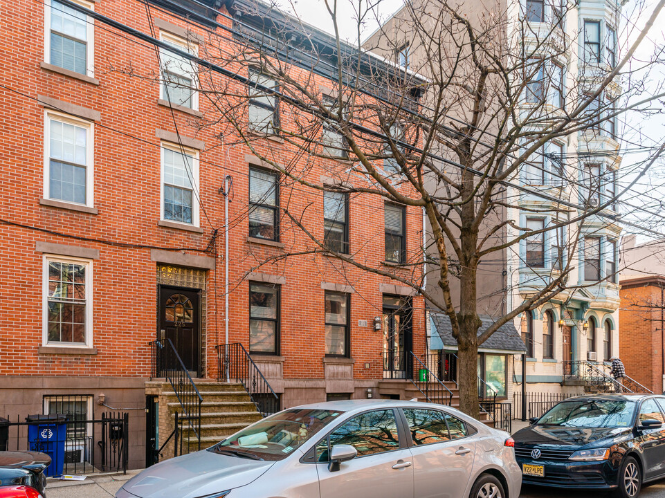 223 Park Ave in Hoboken, NJ - Building Photo