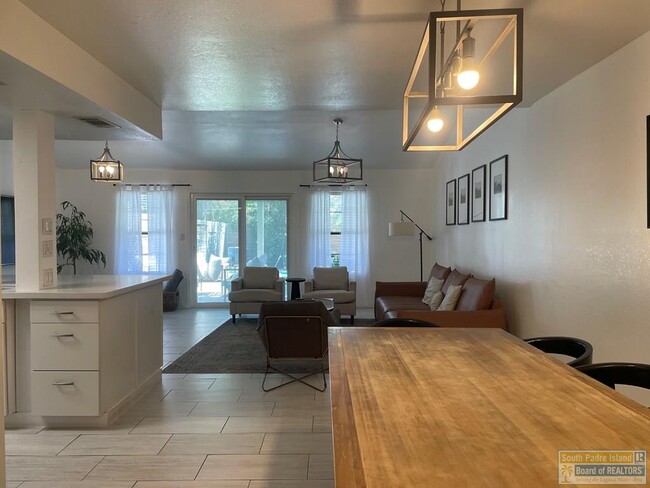 129 E Campeche St in South Padre Island, TX - Building Photo - Building Photo