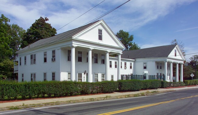 1 Main St in Foxboro, MA - Foto de edificio - Building Photo