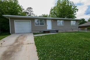 3423 Rosedale Dr NW in Huntsville, AL - Building Photo