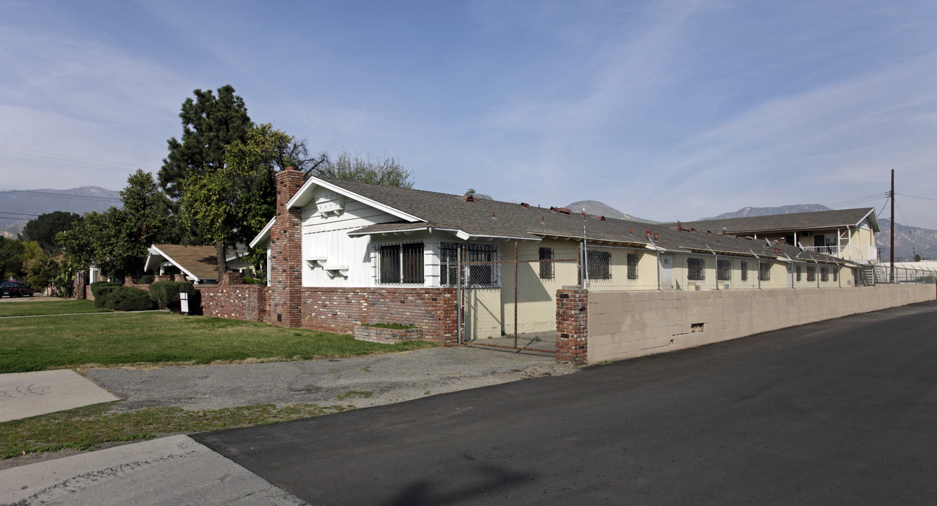 2301-2327 Mountain Ave in San Bernardino, CA - Building Photo