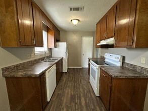1411 Lazy Brook in Tallahassee, FL - Building Photo - Building Photo